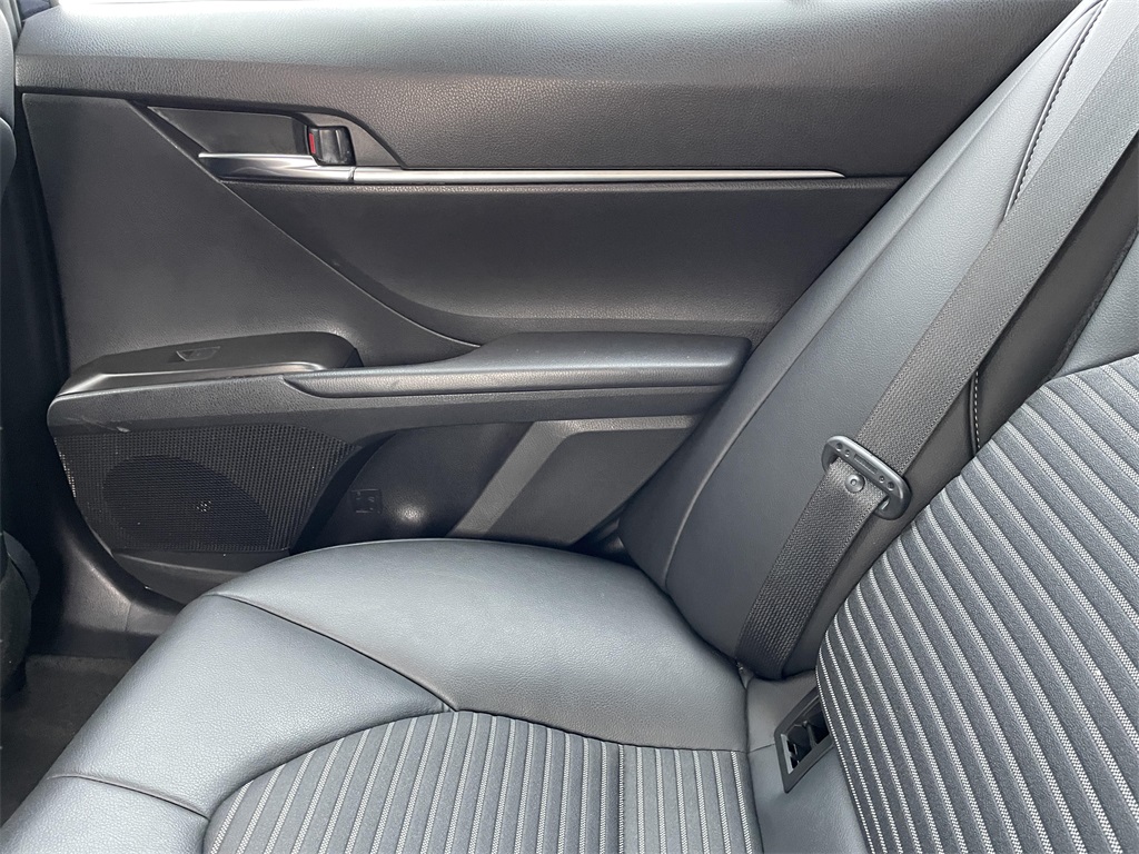 2022 Toyota Camry SE photo 16