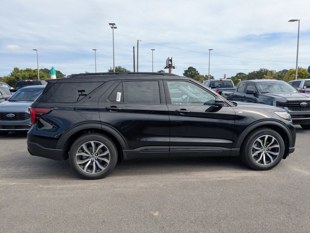 2025 Ford Explorer ST-Line photo 3
