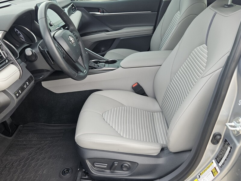 2023 Toyota Camry SE photo 9