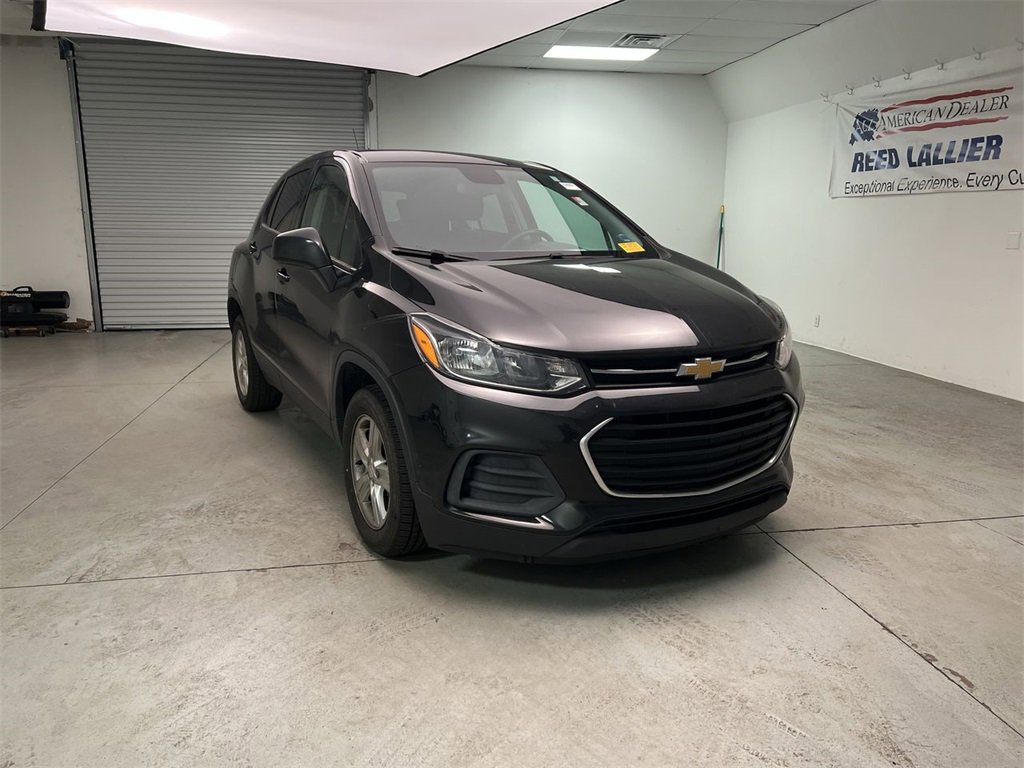 2022 Chevrolet Trax LS's photo