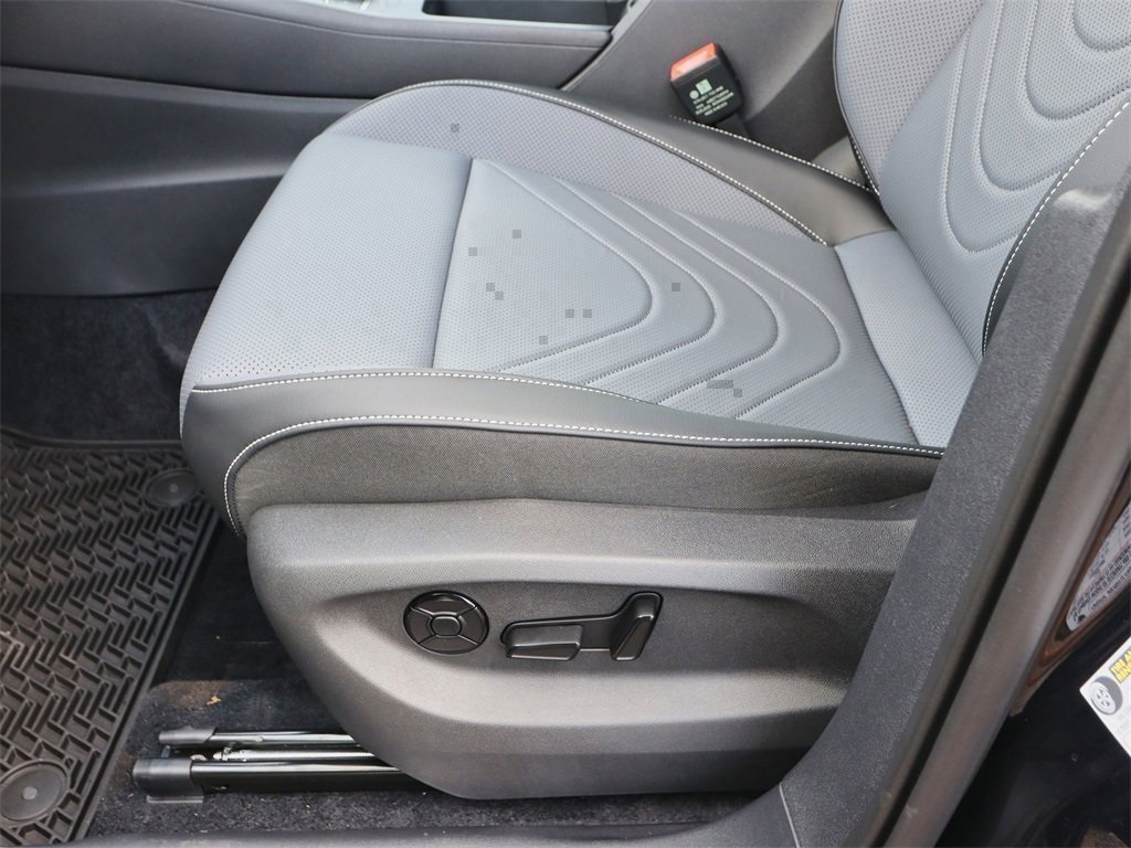 2025 Volkswagen Tiguan SE photo 13