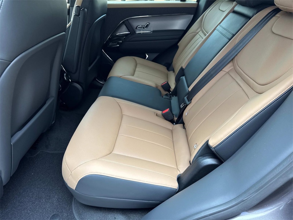 2025 Land Rover Range Rover Sport SE photo 15