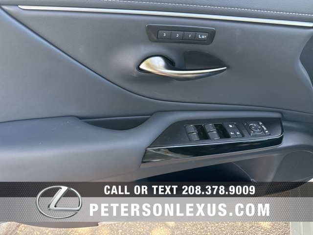2025 Lexus ES 300h photo 18