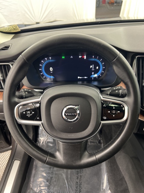 2023 Volvo XC60 B5 Plus photo 10