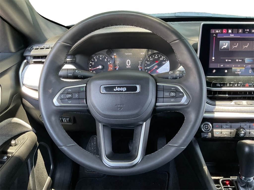 2023 Jeep Compass Latitude Lux photo 17