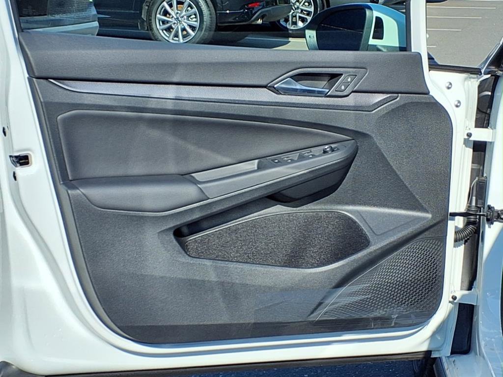 2025 Volkswagen Golf GTI SE photo 4