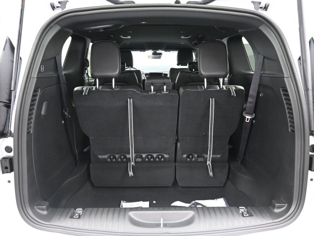 2026 Chrysler Voyager LE photo 8