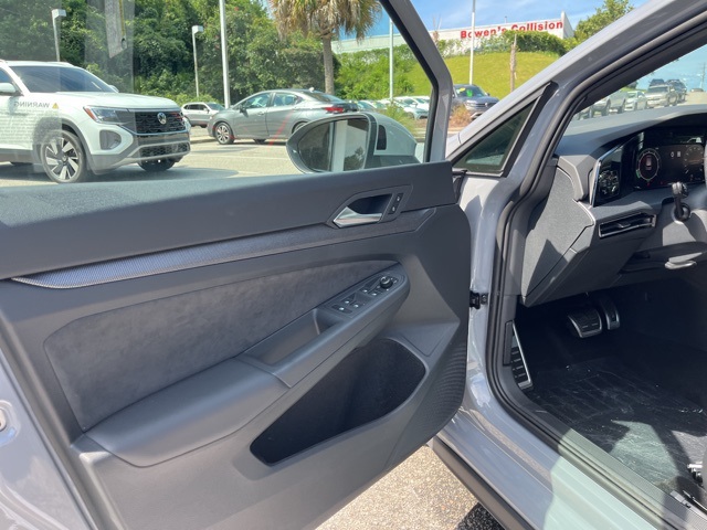 2025 Volkswagen Golf GTI SE photo 5