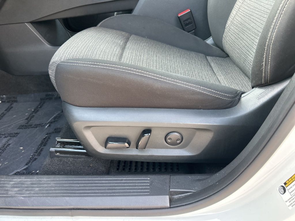 2023 Nissan Rogue SV photo 10