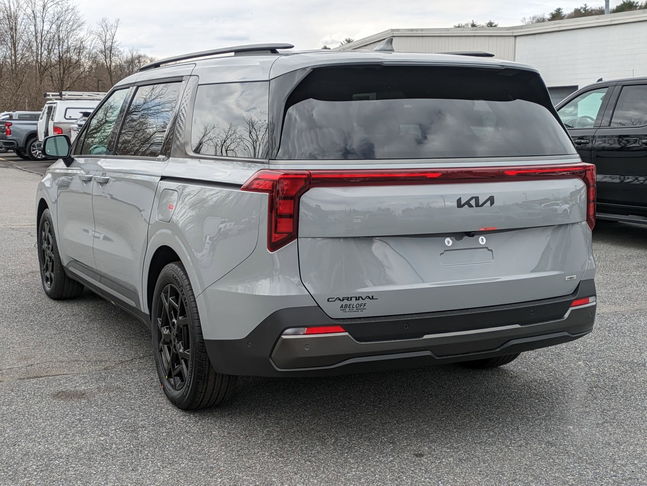 2025 Kia Carnival SX photo 2