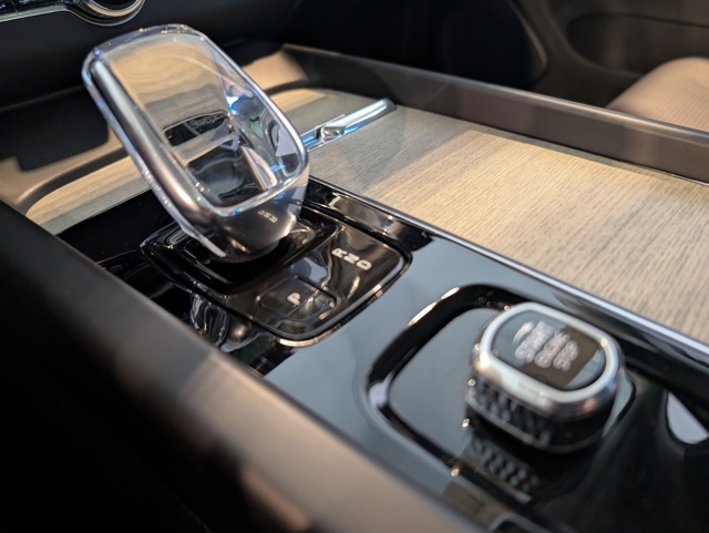 2022 Volvo XC60 Inscription photo 24
