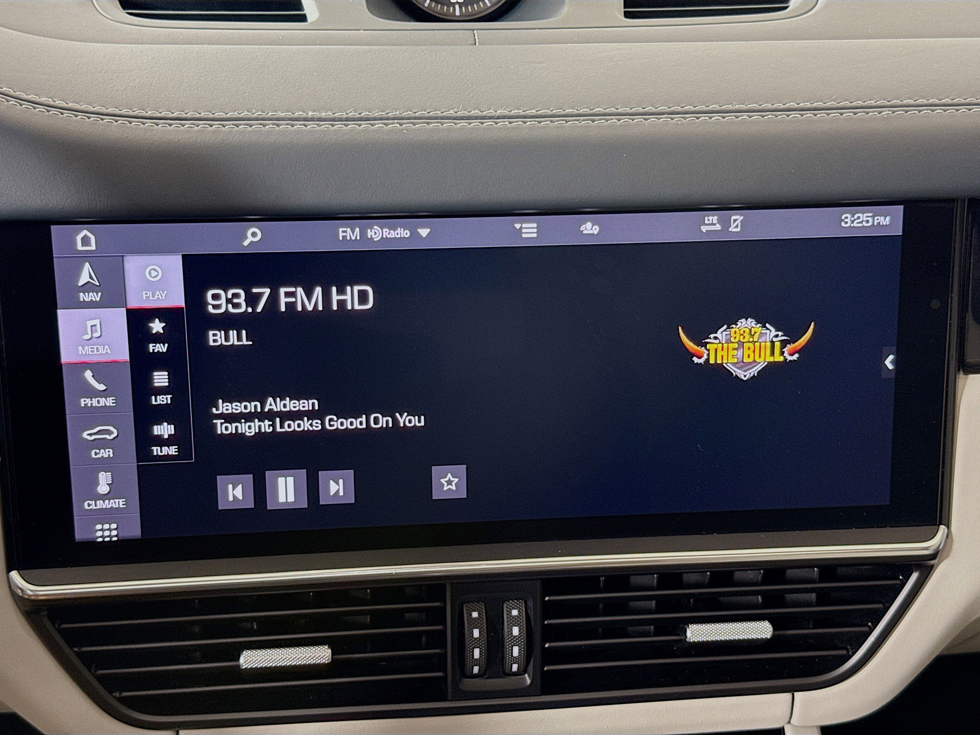 2021 Porsche Cayenne GTS photo 14