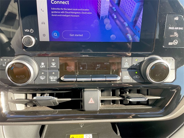 2024 Toyota Highlander XLE photo 10