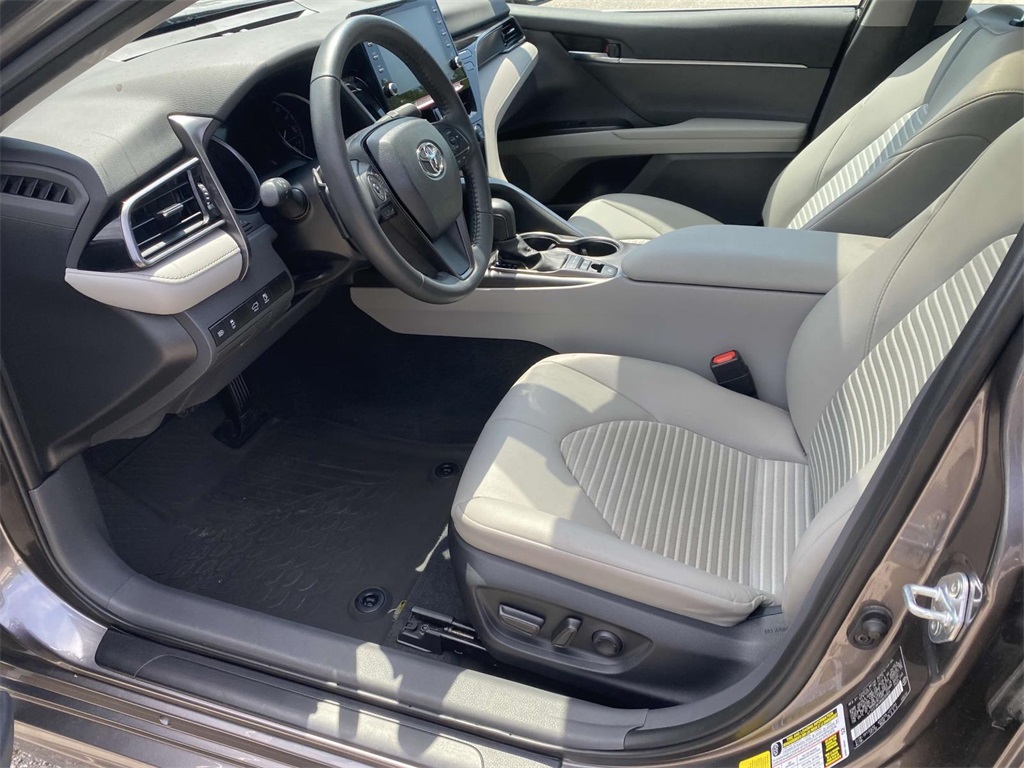 2024 Toyota Camry Hybrid SE photo 12