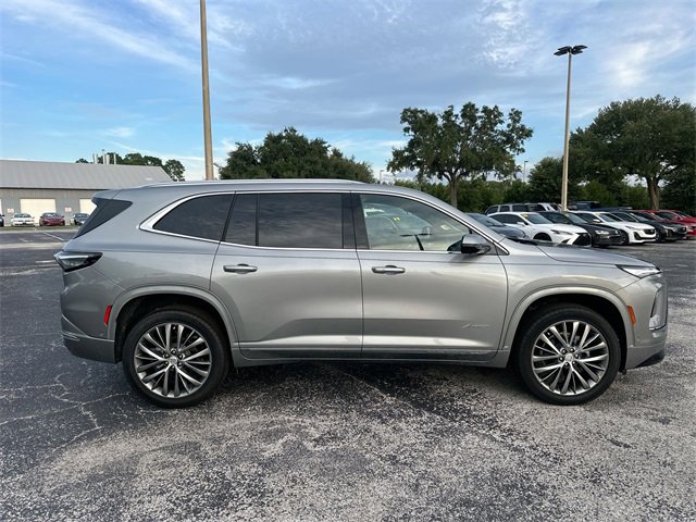 2025 Buick Enclave Avenir photo 2