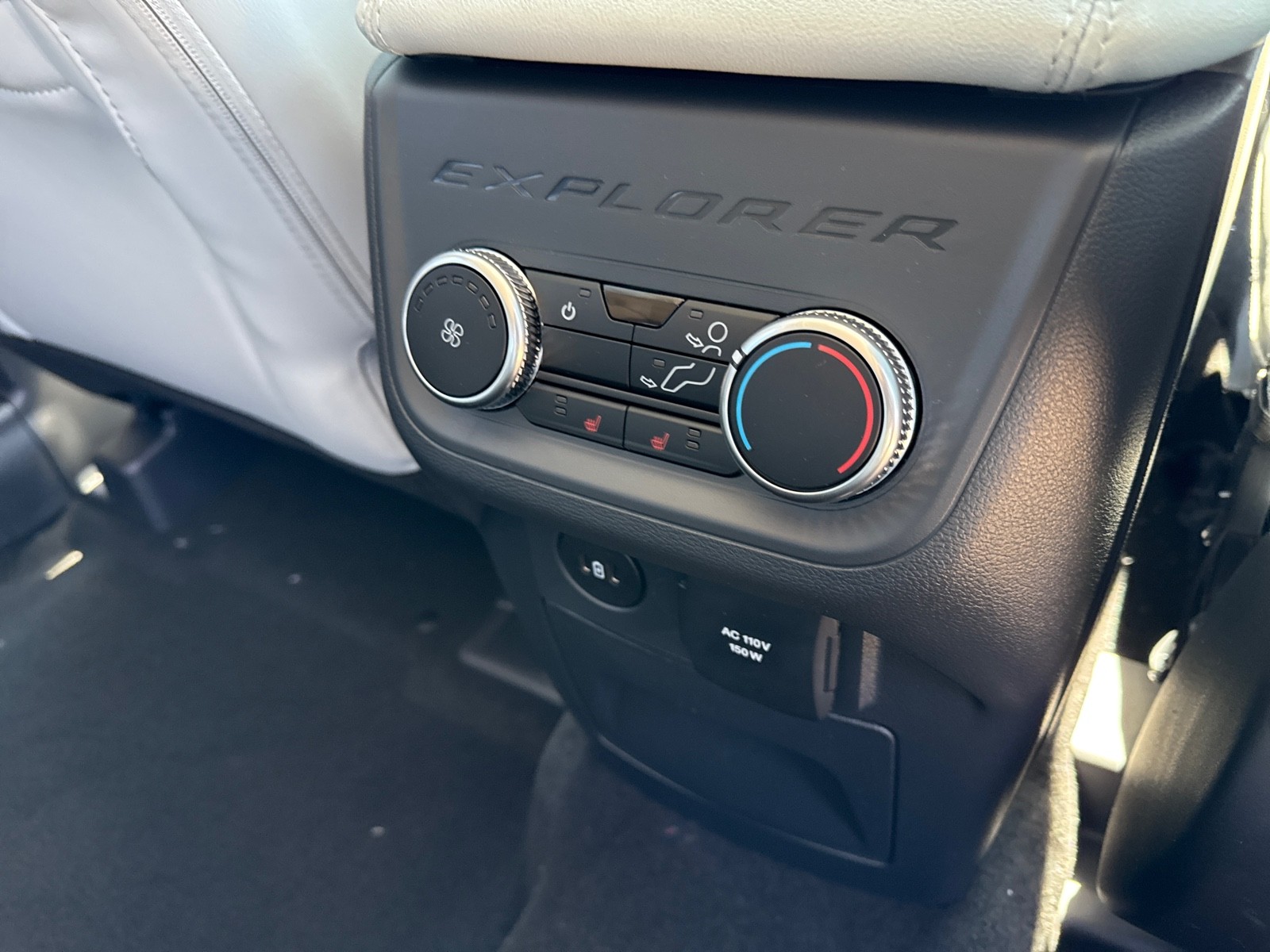 2025 Ford Explorer Platinum photo 5