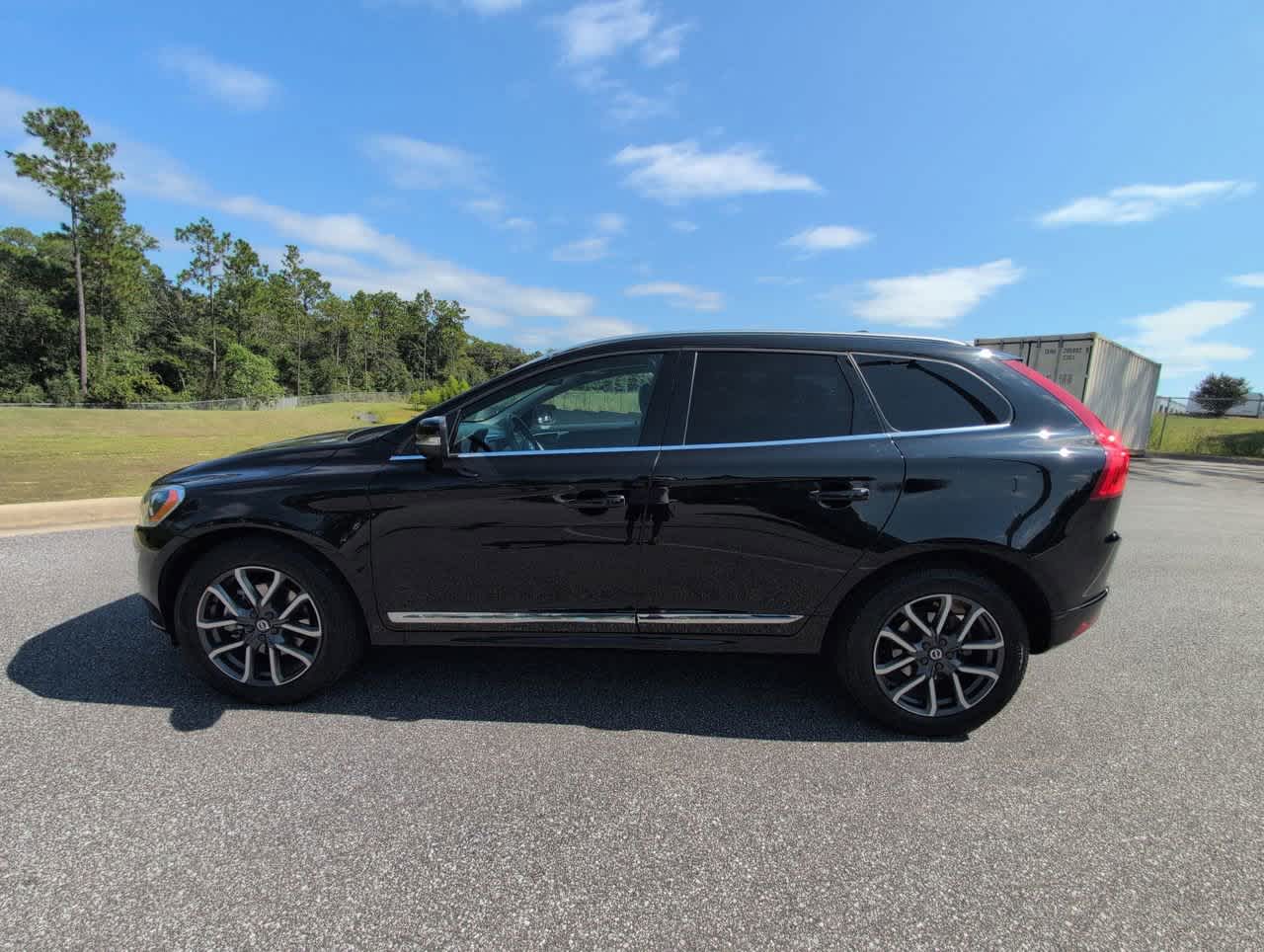 2017 Volvo XC60 Dynamic photo 12