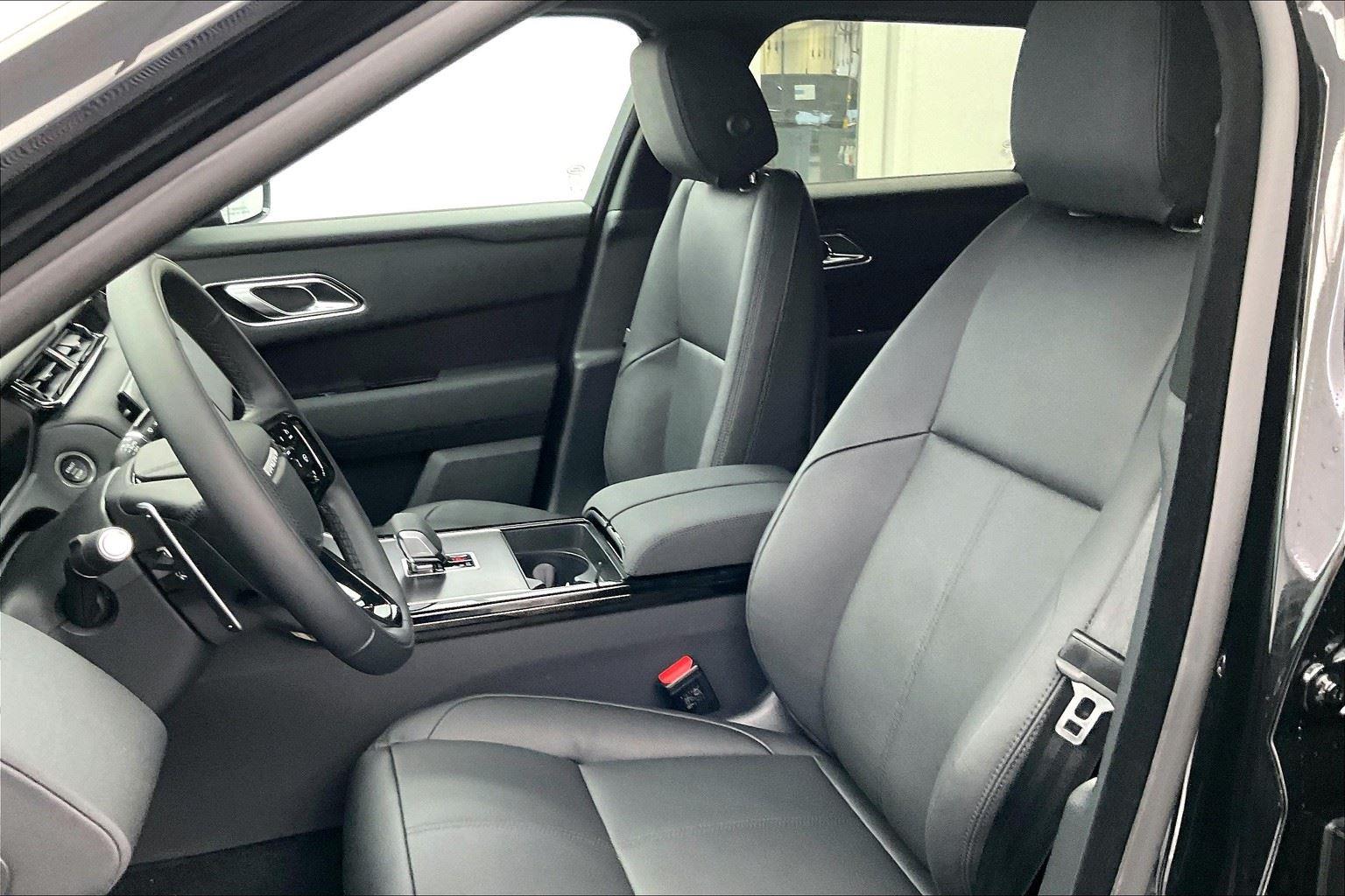 2026 Land Rover Range Rover Velar SE photo 4