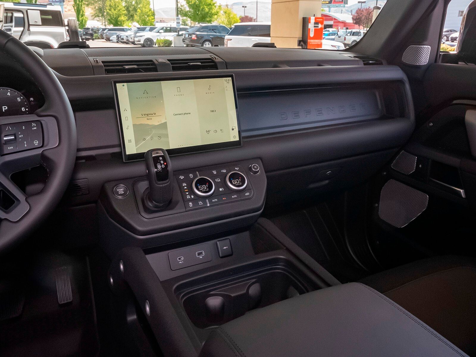 2024 Land Rover Defender 130 X-Dynamic SE photo 23