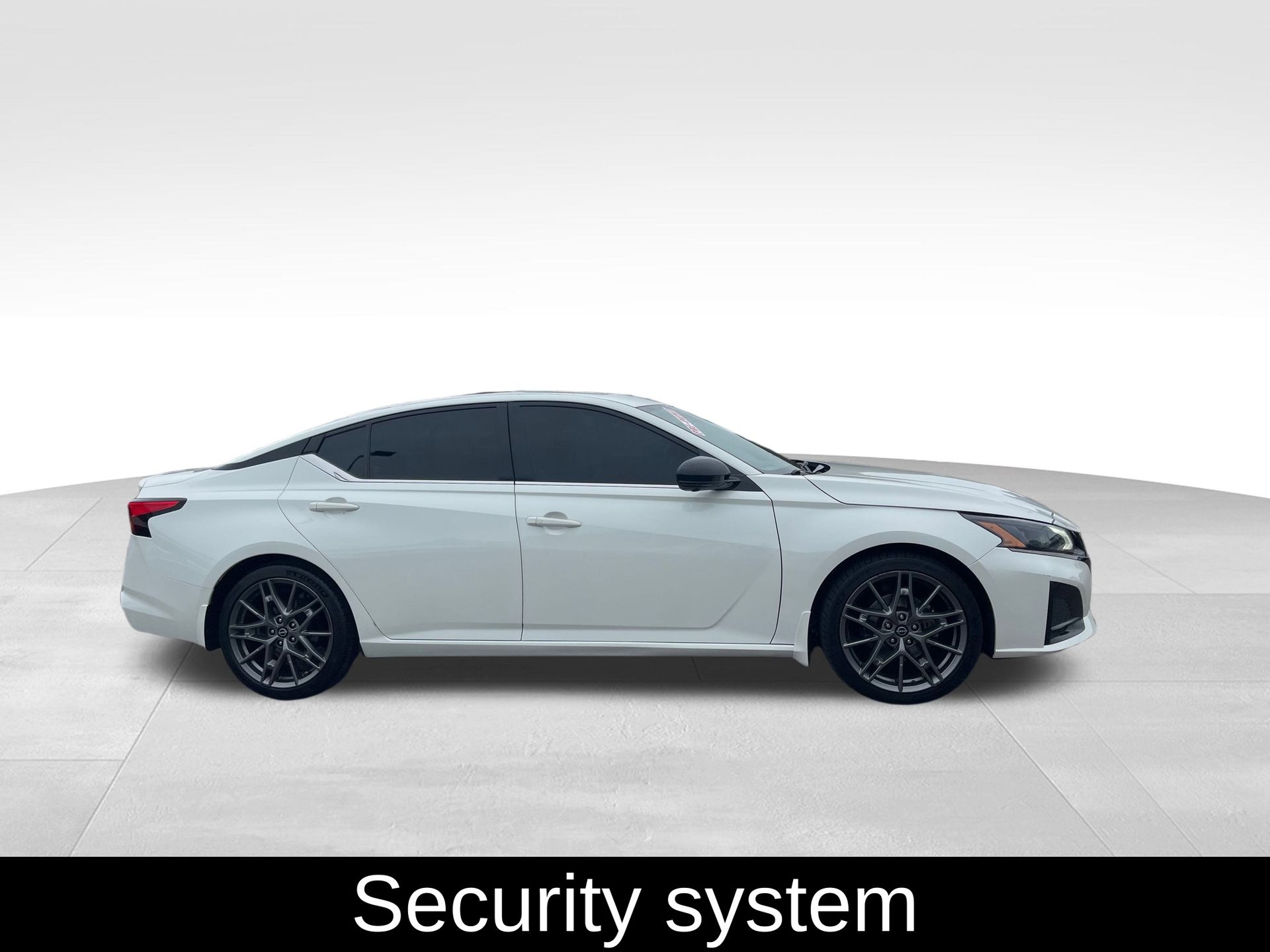 2023 Nissan Altima SR photo 4