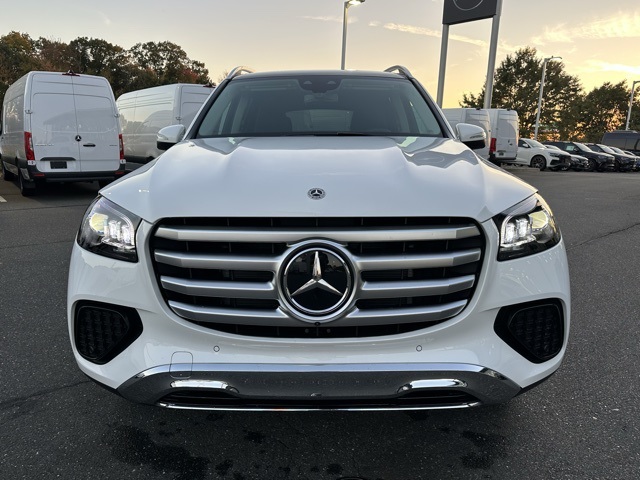 2026 Mercedes Benz GLS 450 4MATIC photo 2