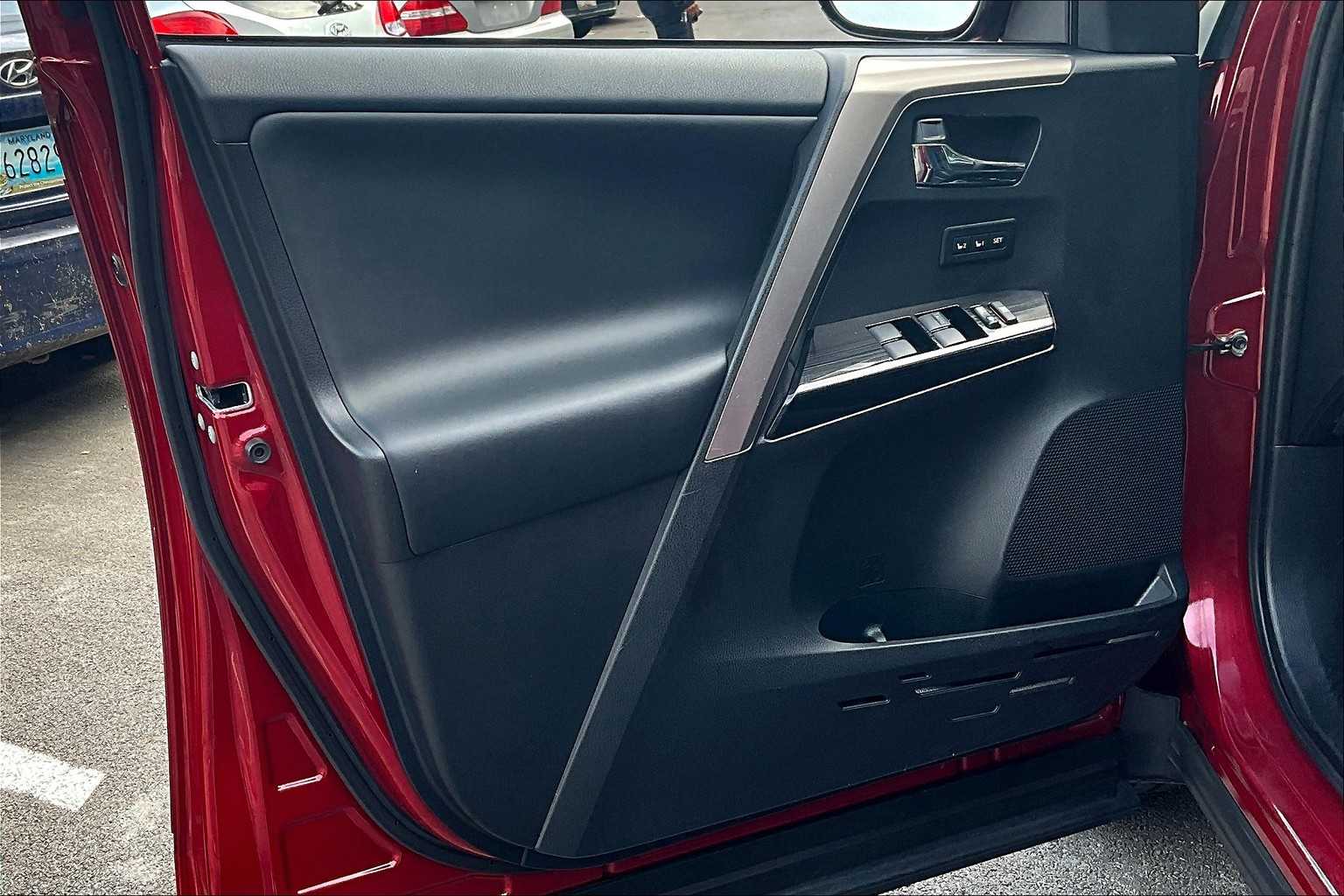 2018 Toyota RAV4 Hybrid Limited photo 20