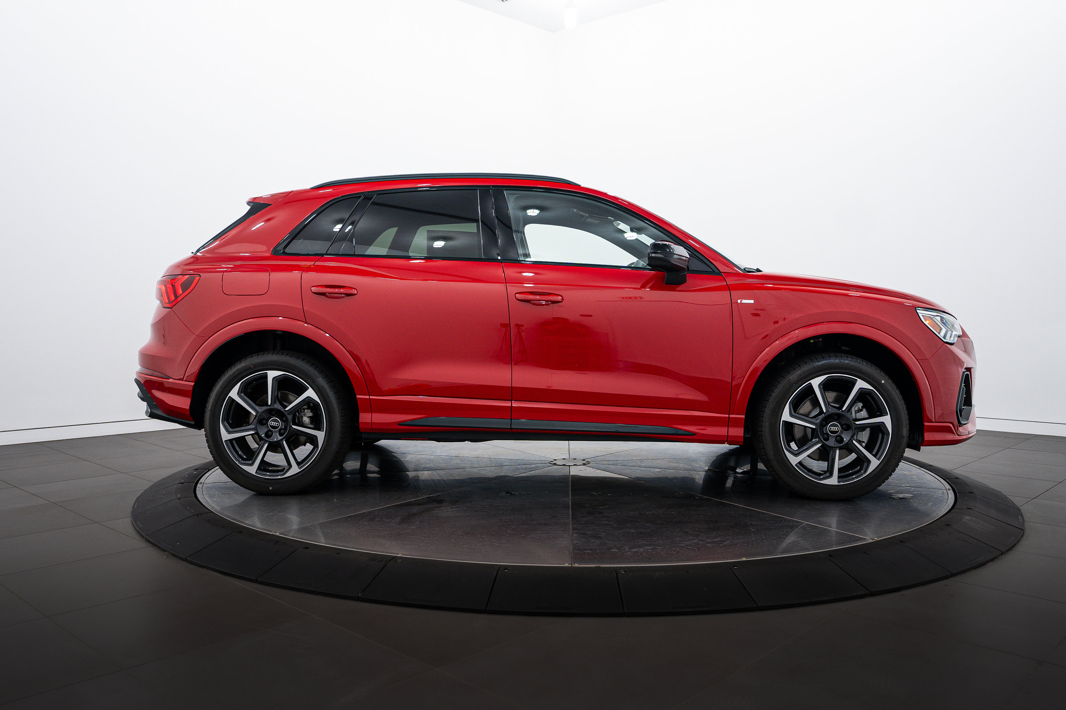 2025 Audi Q3 S line Premium Plus photo 3