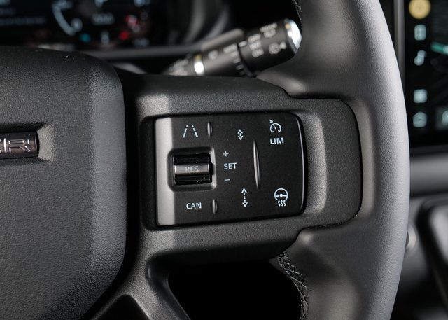 2025 Land Rover Defender 110 X-Dynamic SE photo 15