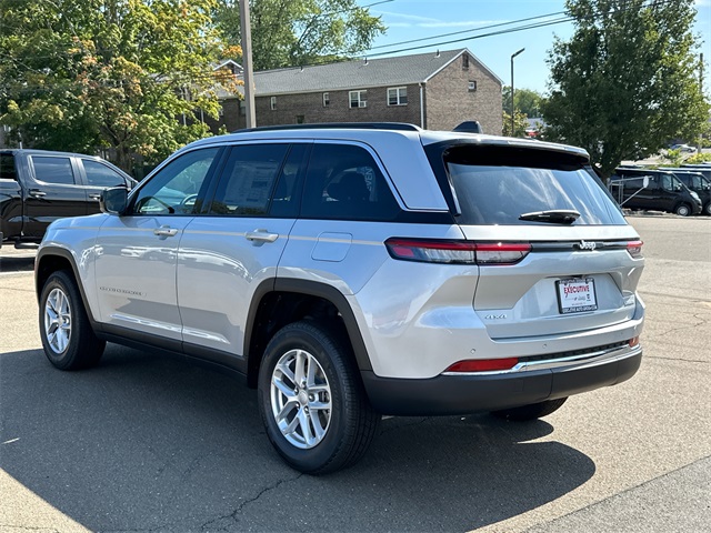 2025 Jeep Grand Cherokee Laredo X photo 2