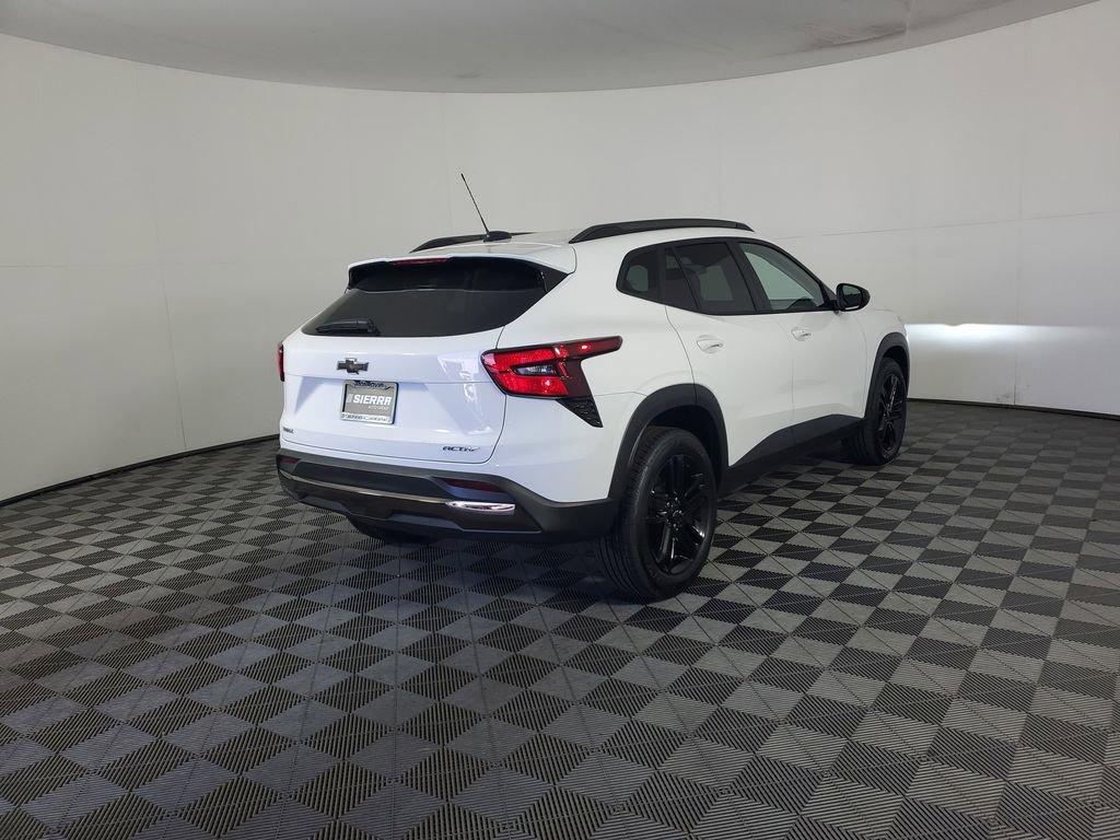 2026 Chevrolet Trax ACTIV photo 2