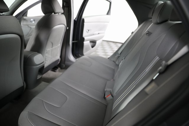 2024 Hyundai Elantra SEL Convenience photo 4