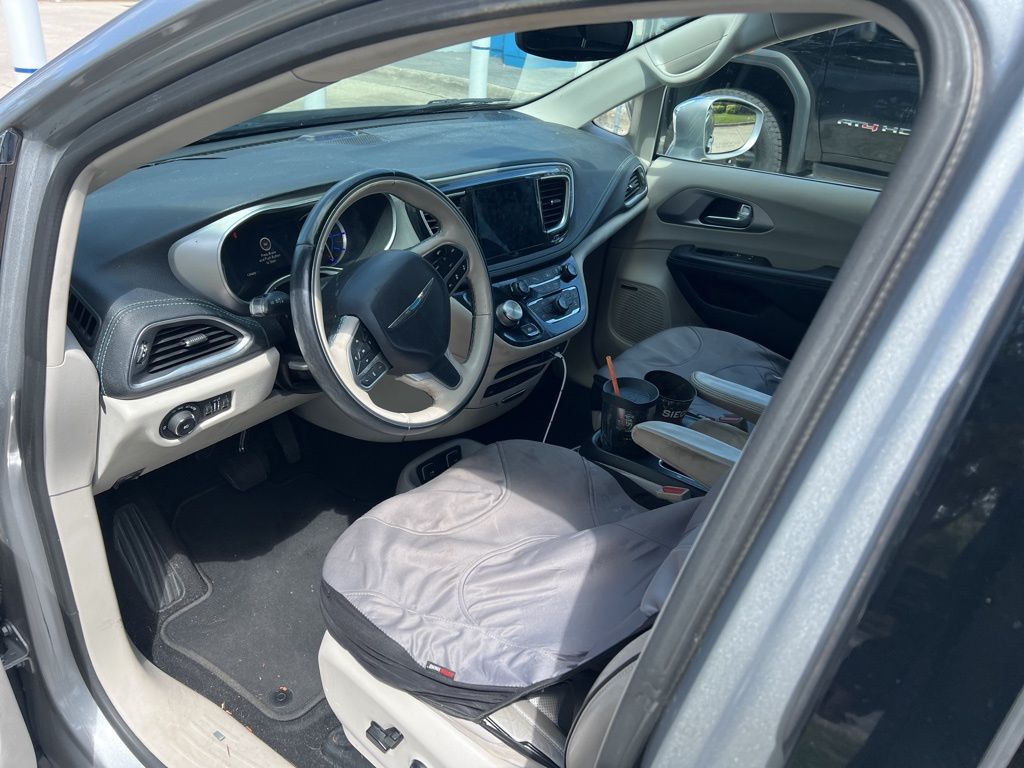 2018 Chrysler Pacifica Hybrid Limited photo 2