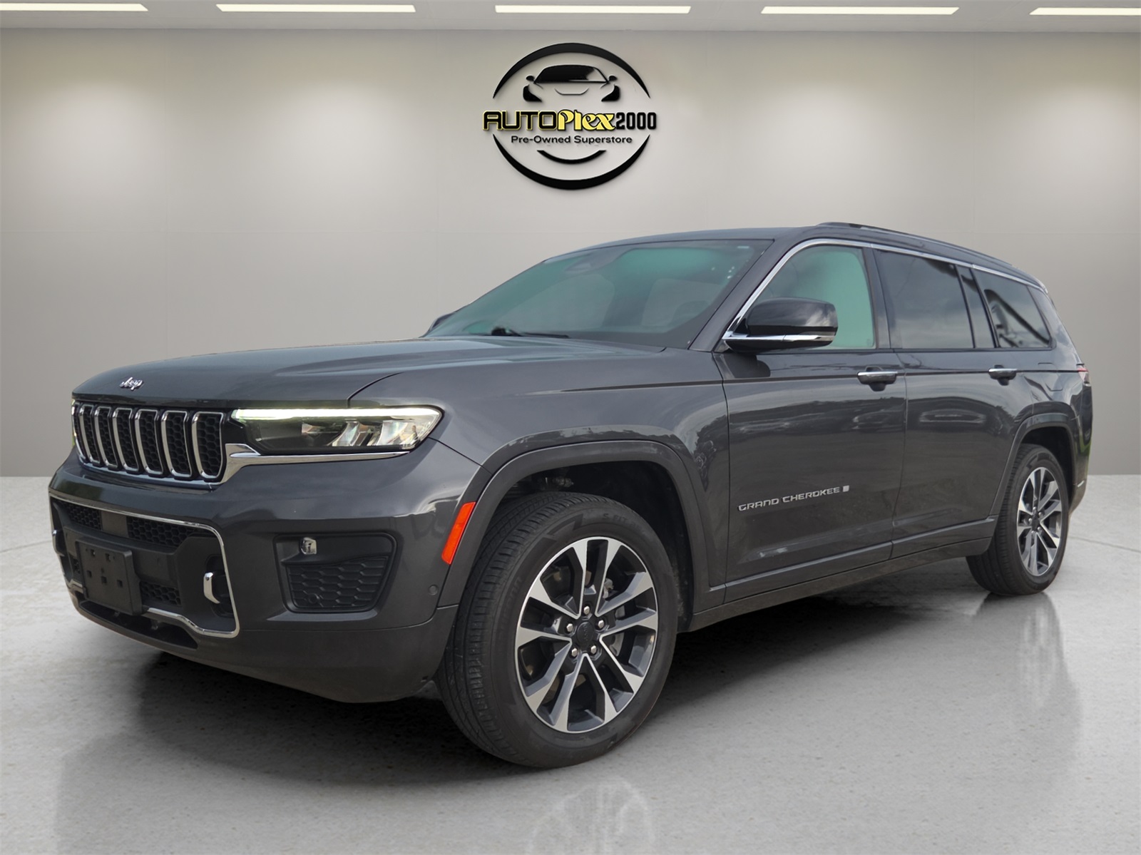 2022 Jeep Grand Cherokee Overland photo 3