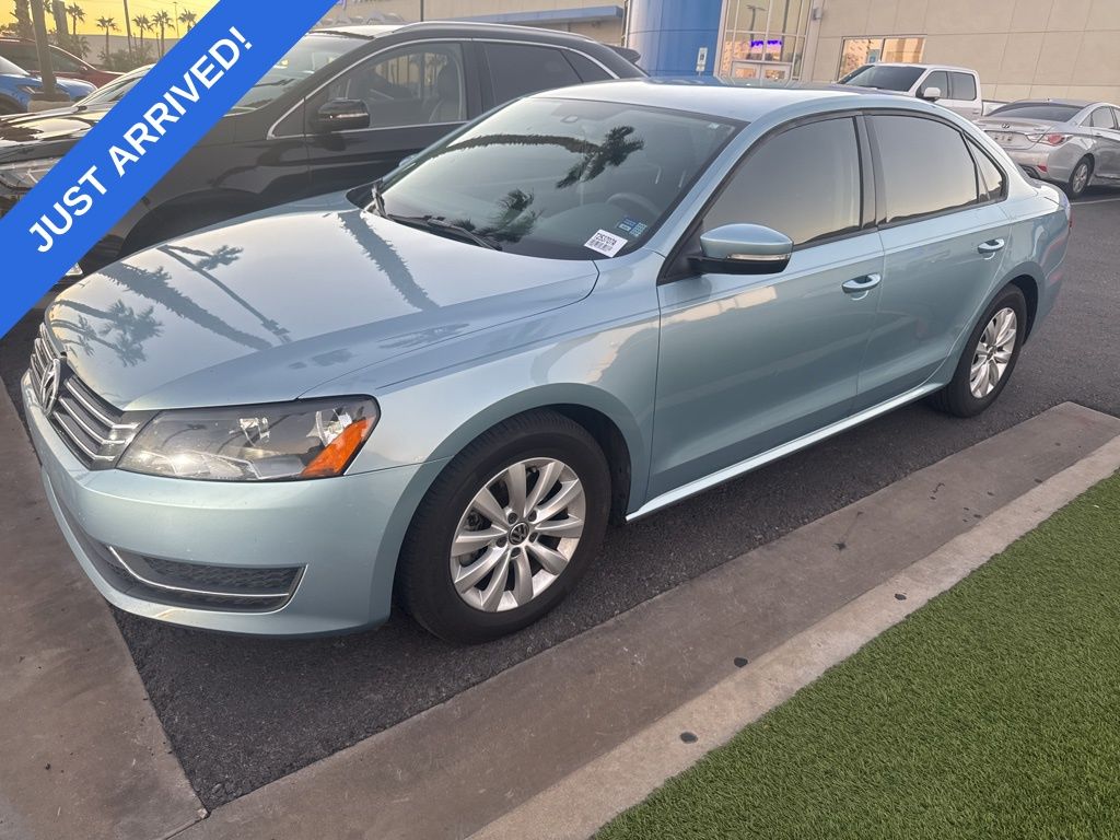 2013 Volkswagen Passat S's photo