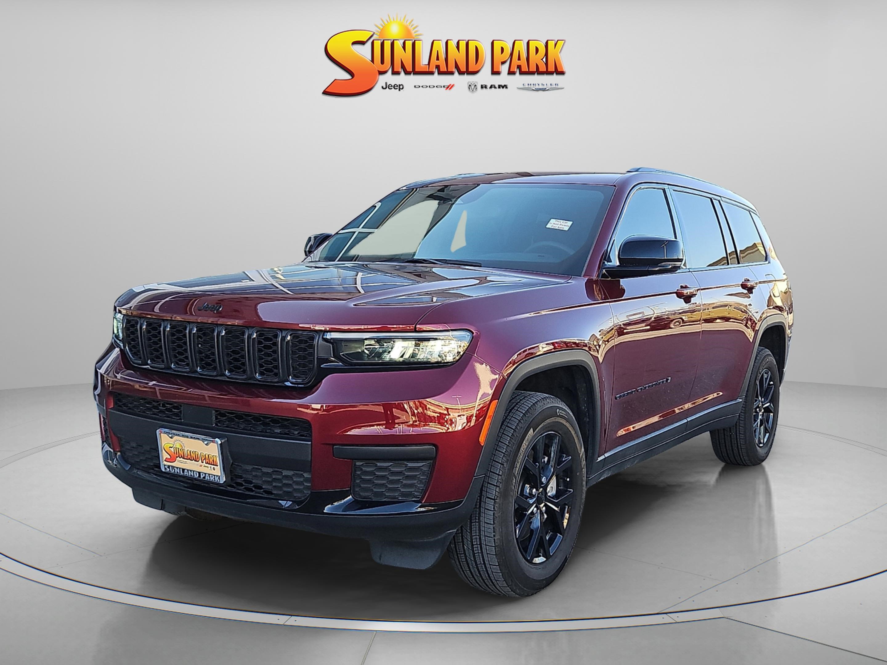 2024 Jeep Grand Cherokee Altitude photo 2