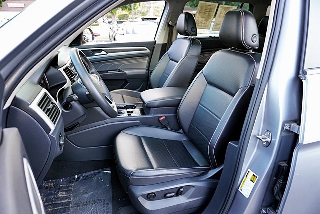 Used 2022 Silver Volkswagen 3.6L V6 SE w/Technology image 14