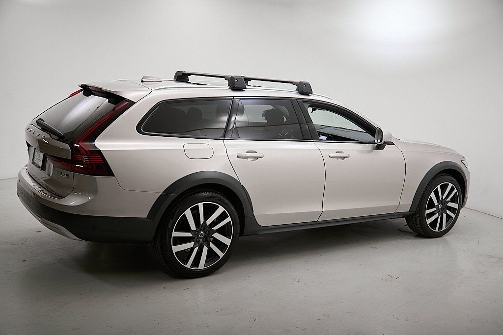 2026 VOLVO V90CC - Image 10