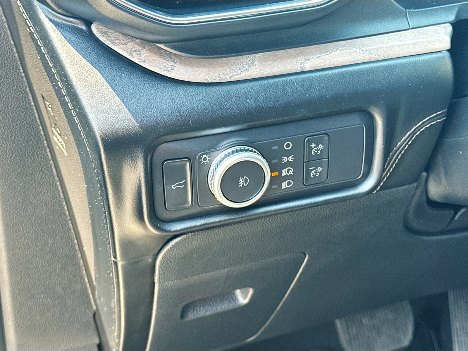 2022 Ford Explorer Platinum photo 9