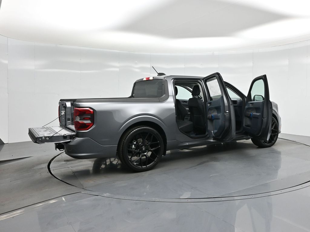 2025 Ford Maverick photo 3