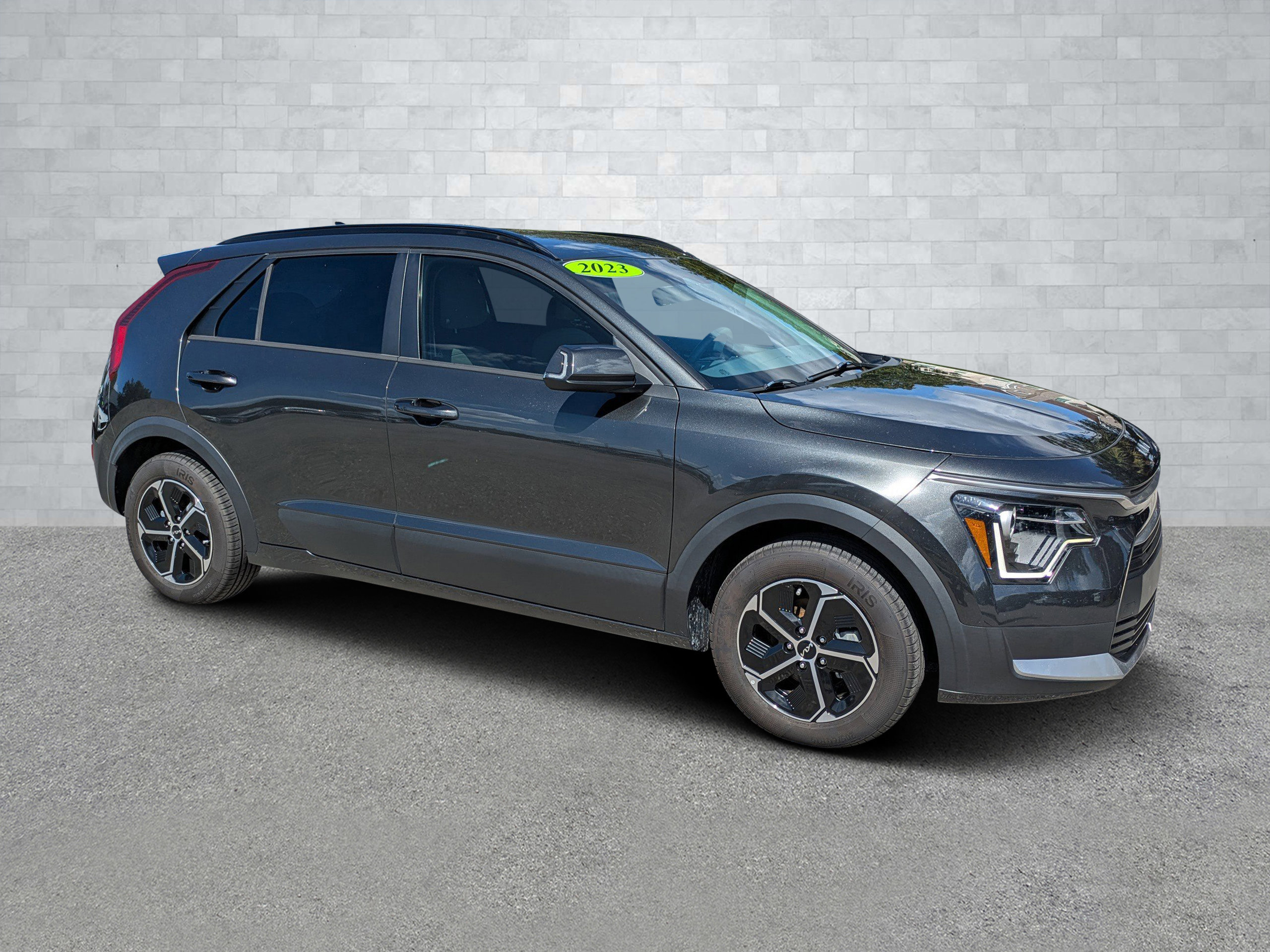 2023 Kia Niro EX's photo