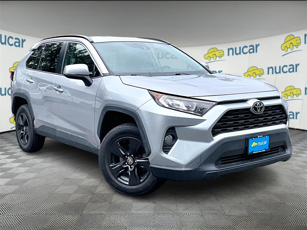 2021 Toyota RAV4 XLE's photo