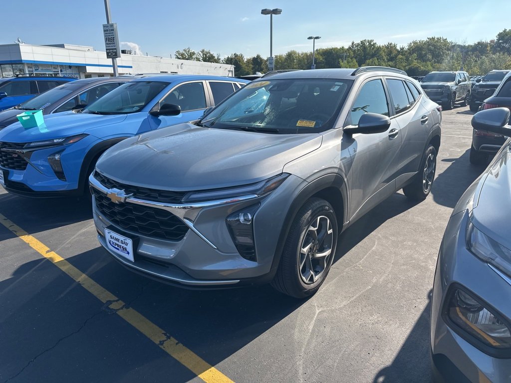 2024 Chevrolet Trax LT photo 4