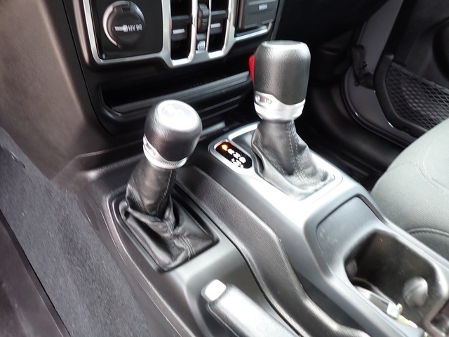 2022 Jeep Gladiator Willys photo 21