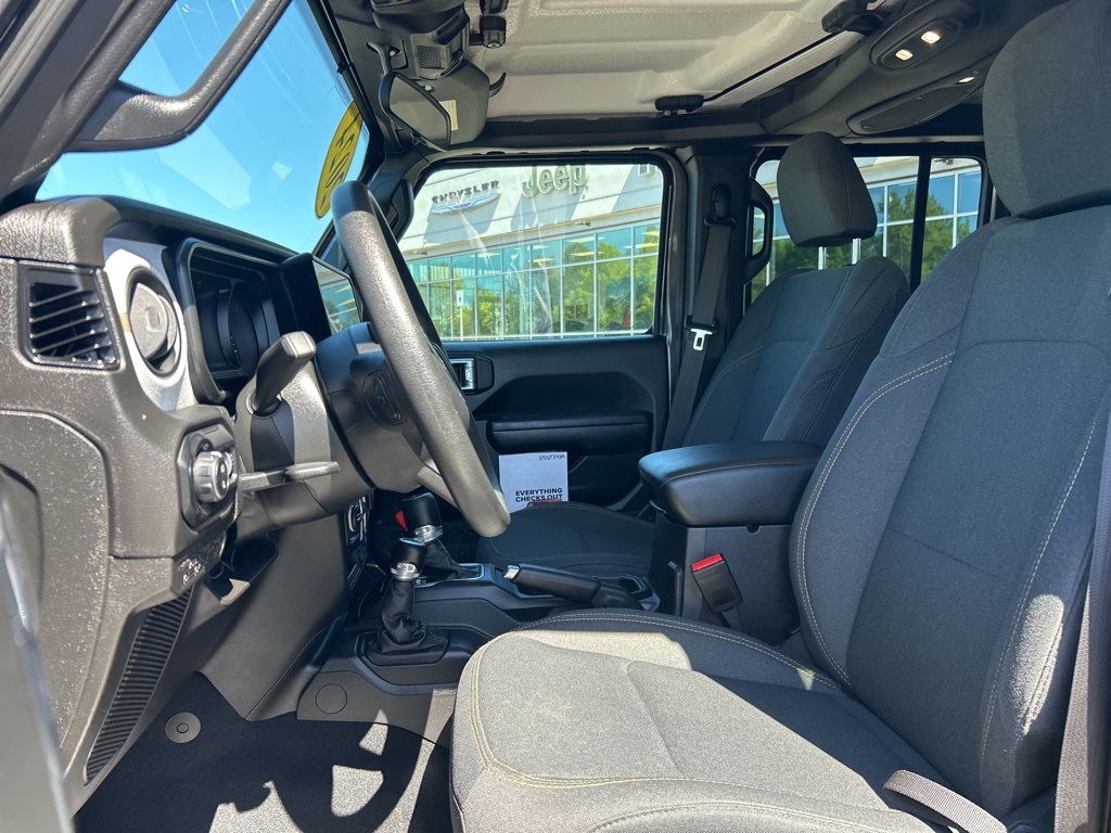 2024 Jeep Gladiator photo 11
