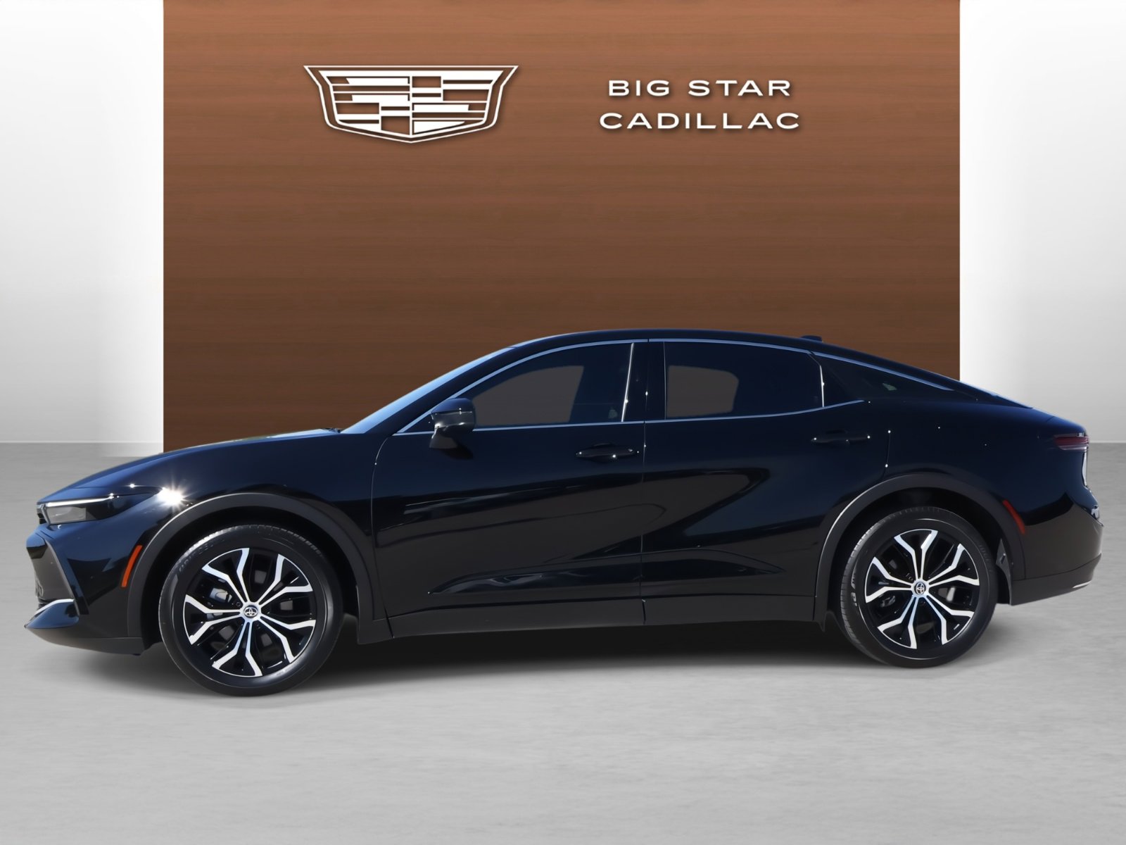 2024 Toyota Crown XLE photo 2