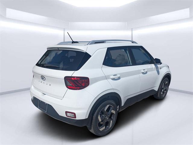 2025 Hyundai Venue SEL photo 2
