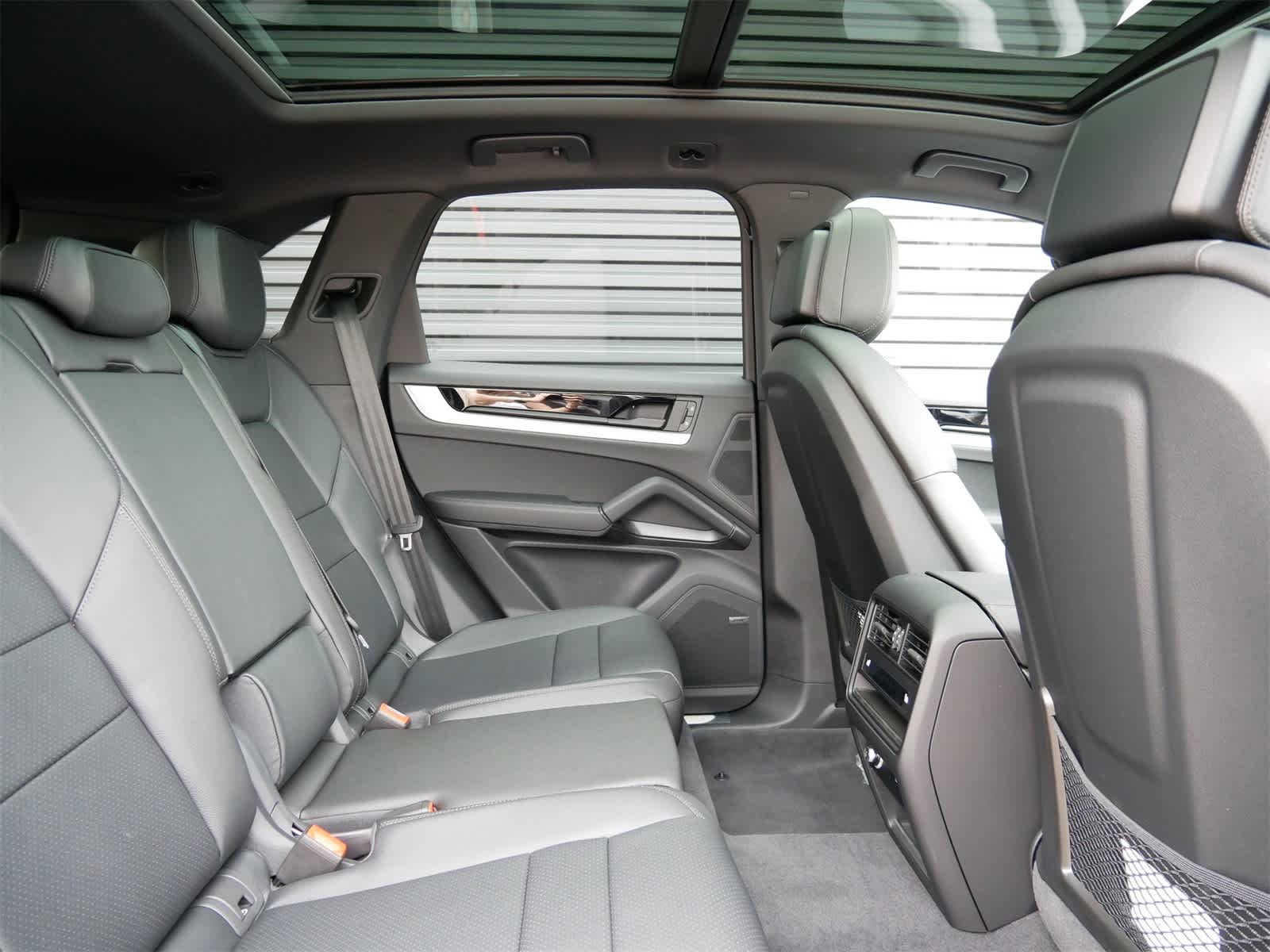 2026 Porsche Cayenne photo 25