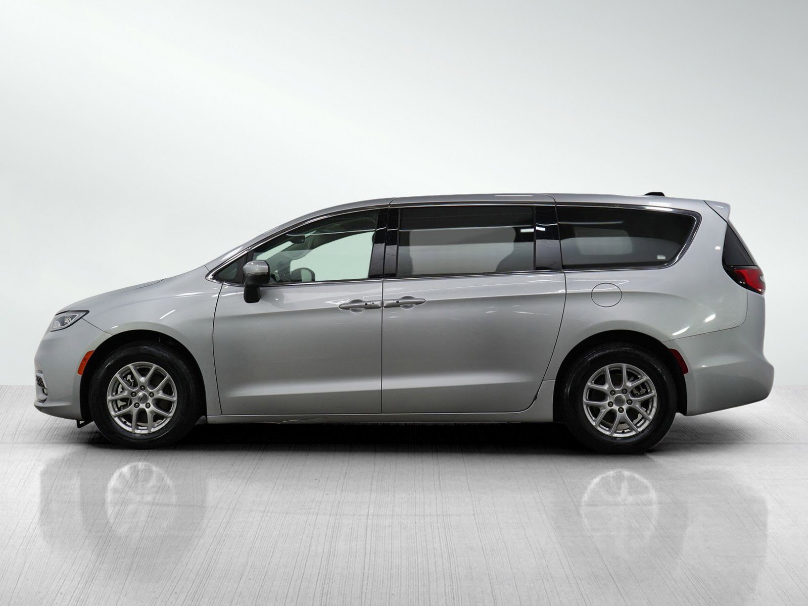 Used 2023 Chrysler Pacifica Touring L with VIN 2C4RC1BG5PR537719 for sale in Hopkins, Minnesota