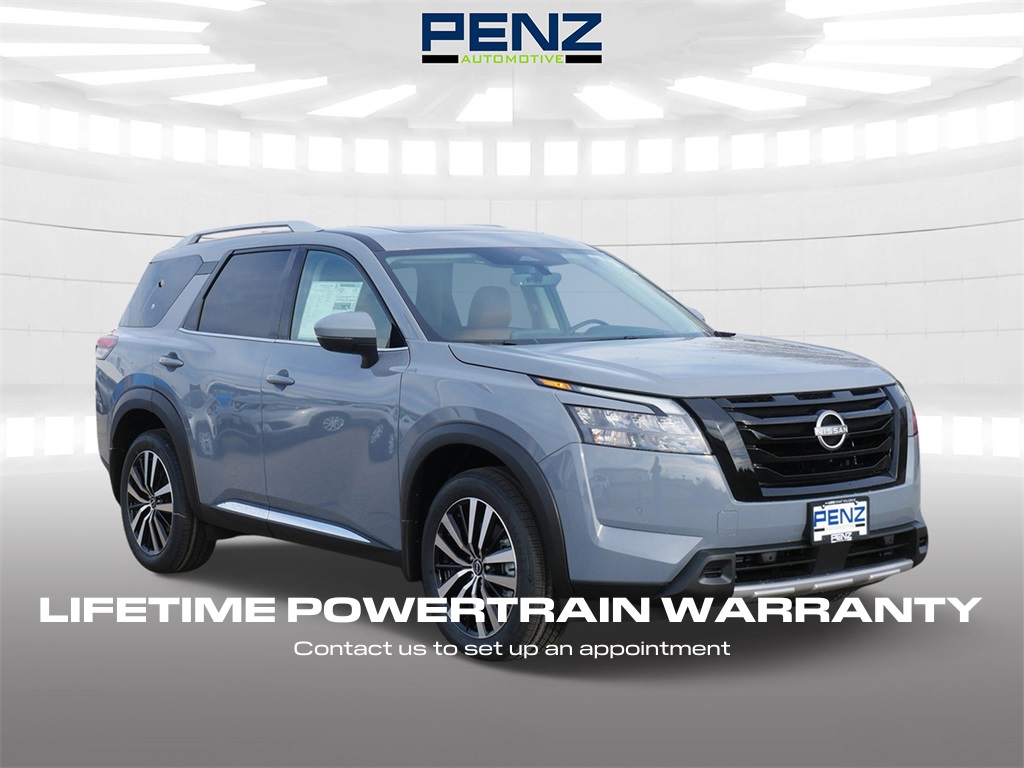 2025 Nissan Pathfinder Platinum's photo