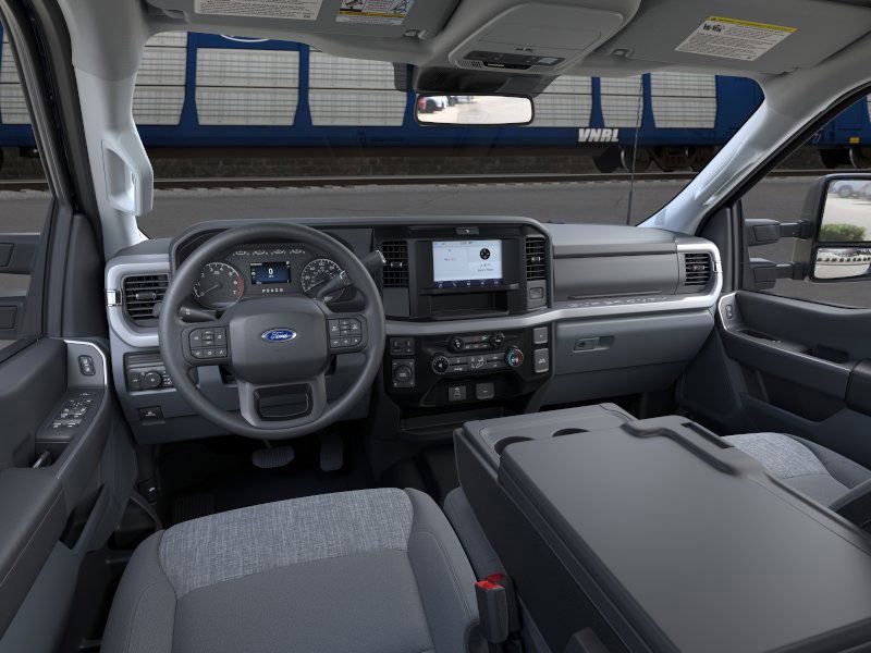 2025 Ford F-350 photo 8